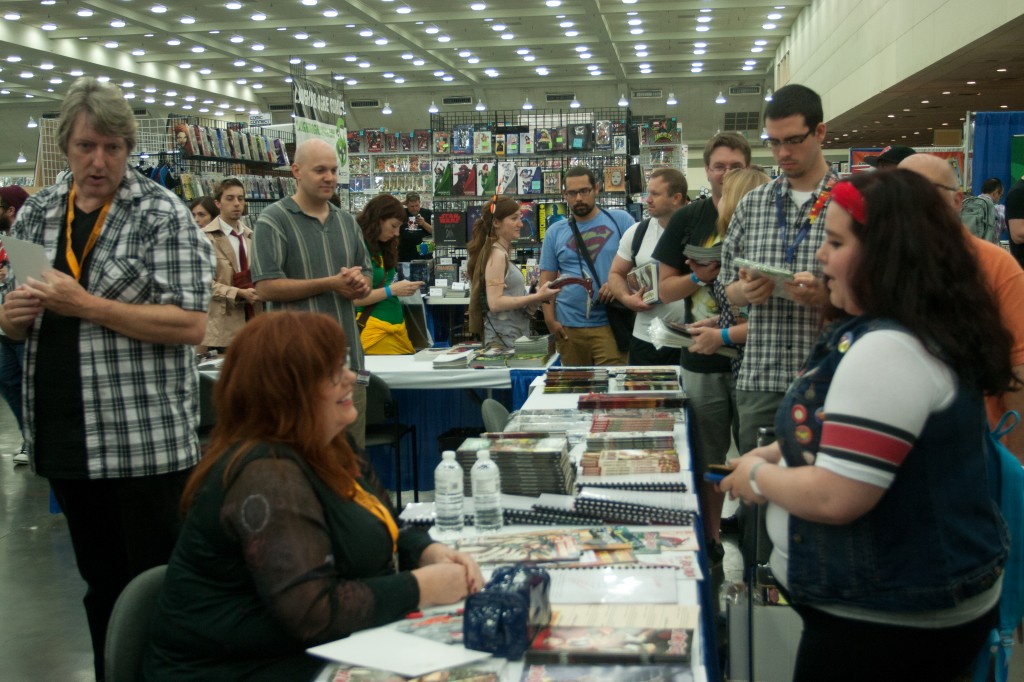 Gail Simone signs and speaks to fans